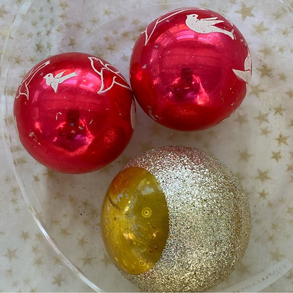 3 Shiny Brite Vintage (MCM) Glass  Ornaments, Red & Gold - Picture 7 of 11